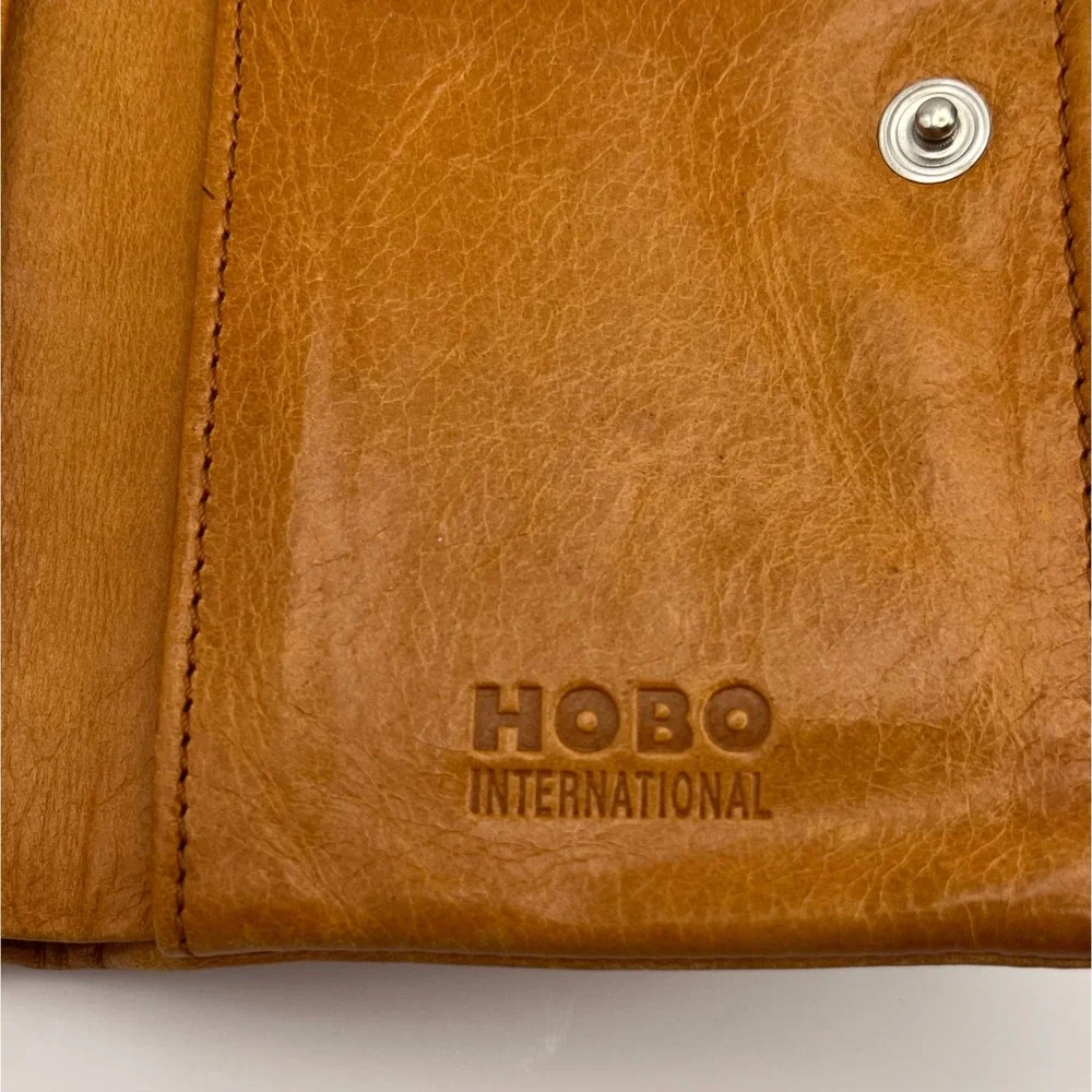 Hobo International Tan Leather Lauren Bifold Kiss Lock Wallet Floral Lining 4x5